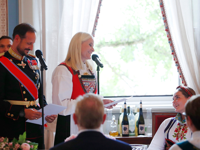 Kronprinsparet holder sin tale til Prinsessen. Foto: Terje Bendiksby / NTB scanpix